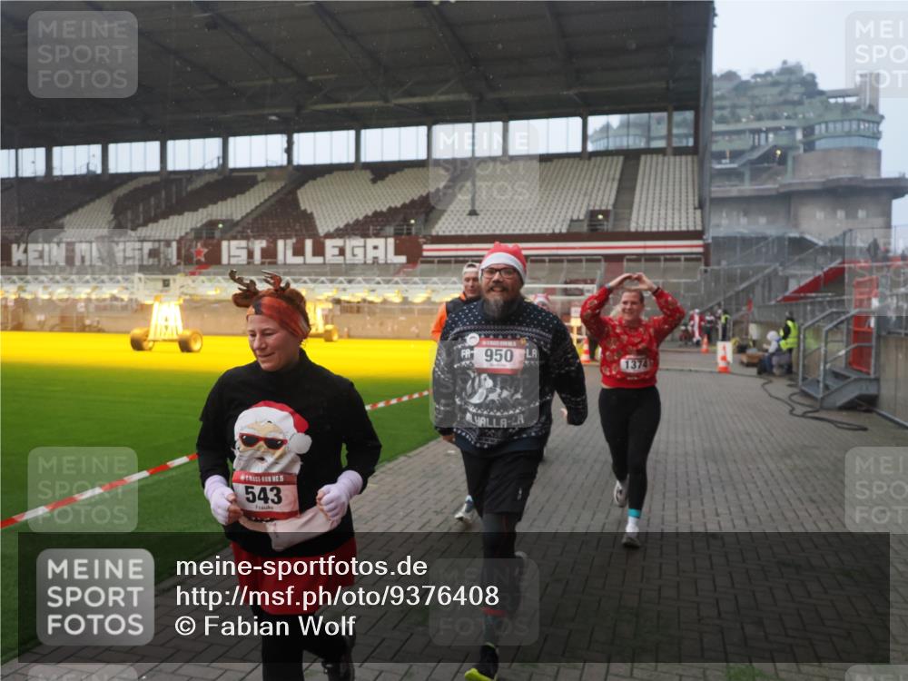 07.12.2025 - St. Pauli X-Mass-Run No. 15 Fabian Wolf http://msf.ph/oto/9376408 07.12.2025 10:05:26 Ziel 114, 543, 668, 950, 1121, 1316, 1374, 1481, 1661, 1761, 3186, 3386, 4036, 4556, 4558 meine-sportfotos.de