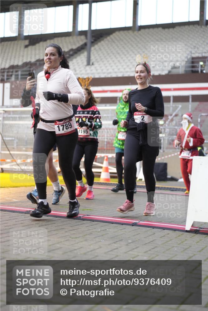 07.12.2025 - St. Pauli X-Mass-Run No. 15 Patografie http://msf.ph/oto/9376409 07.12.2025 10:05:41 Ziel 2, 3, 54, 123, 363, 385, 512, 945, 1215, 1222, 1789, 1791, 3231, 3877, 4194, 4195, 4552, 4555, 4559, 4560 meine-sportfotos.de