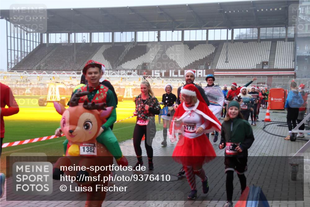 07.12.2025 - St. Pauli X-Mass-Run No. 15 Luisa Fischer http://msf.ph/oto/9376410 07.12.2025 11:08:25 Ziel 1382, 293, 1378, 48, 772, 77, 100, 271, 273, 286, 293, 315, 332, 377, 389, 397, 623, 629, 635, 653, 772, 774, 1078, 1107, 1123, 1129, 1170, 1226, 1230, 1235, 1249, 1342, 1355, 1378, 1381, 1382, 1383, 1439, 1441, 1460, 1509, 1520, 1525, 1559, 1560, 1596, 1809, 1810, 1812, 1824, 1866, 1910, 2693, 4798, 4815 meine-sportfotos.de