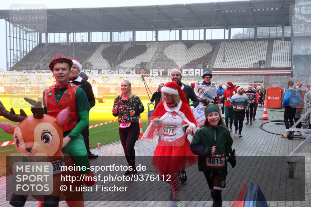 07.12.2025 - St. Pauli X-Mass-Run No. 15 Luisa Fischer http://msf.ph/oto/9376412 07.12.2025 11:08:25 Ziel 1382, 293, 1378, 4815, 112, 772, 77, 100, 271, 273, 286, 293, 315, 332, 377, 389, 397, 623, 629, 635, 653, 772, 774, 1078, 1107, 1123, 1129, 1170, 1226, 1230, 1235, 1249, 1342, 1355, 1378, 1381, 1382, 1383, 1439, 1441, 1460, 1509, 1520, 1525, 1559, 1560, 1596, 1809, 1810, 1812, 1824, 1866, 1910, 2693, 4798, 4815 meine-sportfotos.de