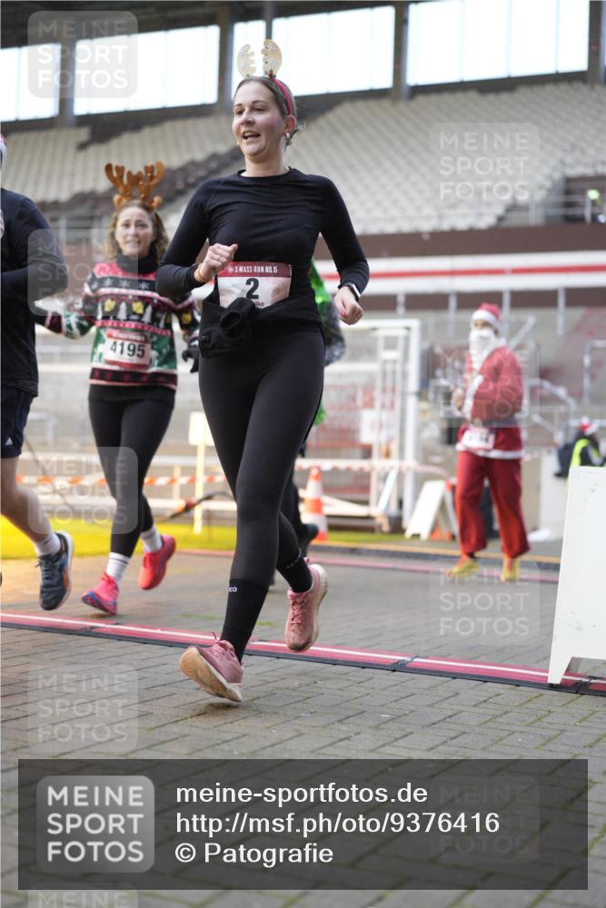 07.12.2025 - St. Pauli X-Mass-Run No. 15 Patografie http://msf.ph/oto/9376416 07.12.2025 10:05:42 Ziel 2, 3, 54, 123, 363, 385, 512, 945, 1215, 1222, 1789, 1791, 3231, 3877, 4194, 4195, 4552, 4555, 4559, 4560 meine-sportfotos.de