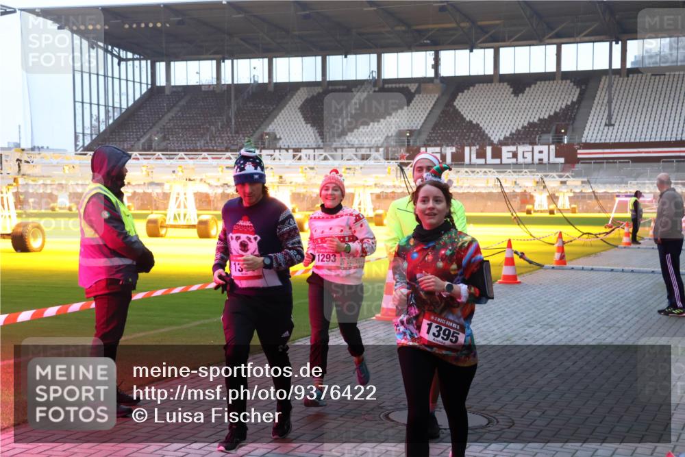 07.12.2025 - St. Pauli X-Mass-Run No. 15 Luisa Fischer http://msf.ph/oto/9376422 07.12.2025 09:57:51 Ziel 13, 1293, 15, 1395, 632, 1292, 1293, 1377, 1395, 2678, 2984, 3320, 4032 meine-sportfotos.de