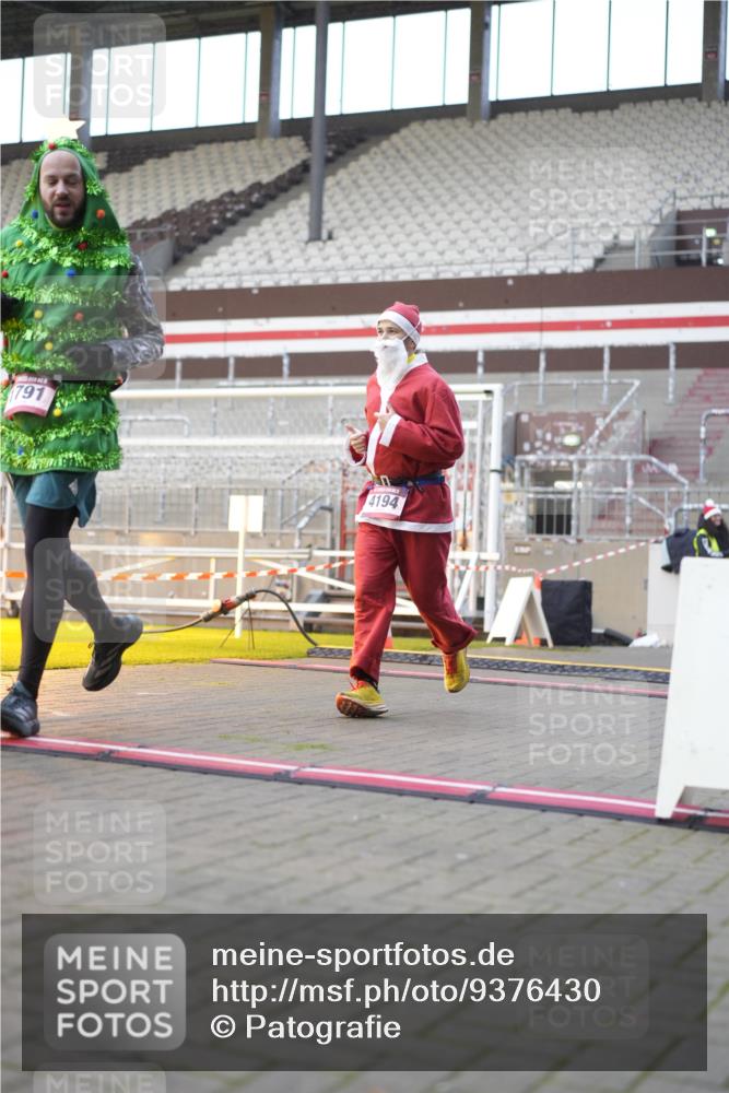 07.12.2025 - St. Pauli X-Mass-Run No. 15 Patografie http://msf.ph/oto/9376430 07.12.2025 10:05:42 Ziel 2, 3, 54, 123, 363, 385, 512, 945, 1215, 1222, 1789, 1791, 3231, 3877, 4194, 4195, 4552, 4555, 4559, 4560 meine-sportfotos.de