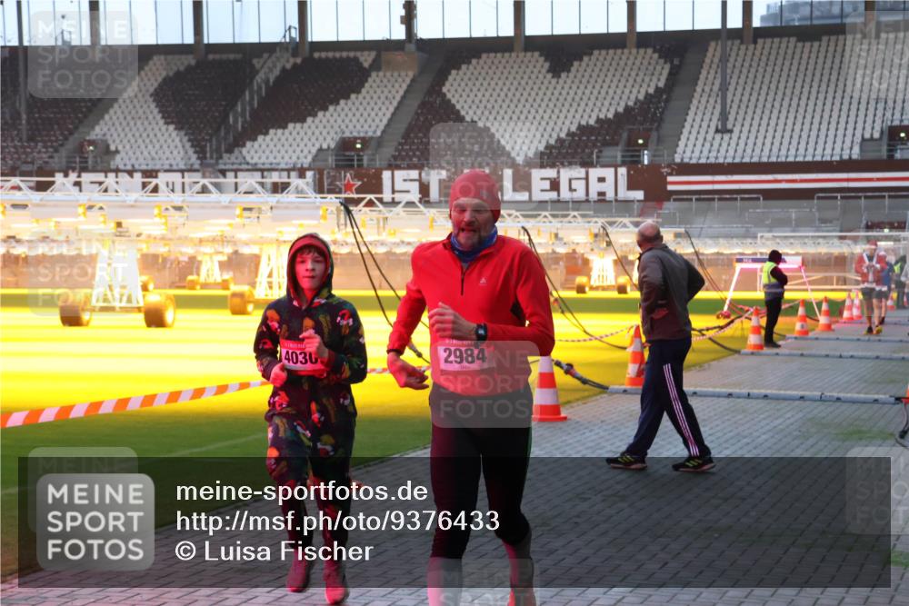 07.12.2025 - St. Pauli X-Mass-Run No. 15 Luisa Fischer http://msf.ph/oto/9376433 07.12.2025 09:58:04 Ziel 4030, 2984, 441, 632, 1292, 1293, 1377, 1395, 2678, 2984, 4030, 4032 meine-sportfotos.de