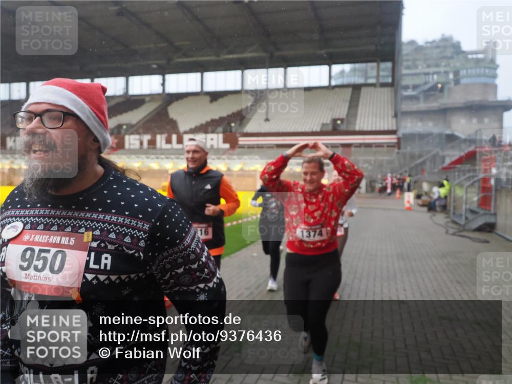 07.12.2025 - St. Pauli X-Mass-Run No. 15 Fabian Wolf http://msf.ph/oto/9376436 07.12.2025 10:05:27 Ziel 114, 543, 668, 950, 1121, 1316, 1374, 1481, 1661, 1761, 3186, 3386, 4036, 4556, 4558 meine-sportfotos.de