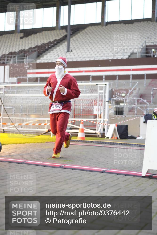 07.12.2025 - St. Pauli X-Mass-Run No. 15 Patografie http://msf.ph/oto/9376442 07.12.2025 10:05:43 Ziel 2, 3, 54, 123, 363, 385, 512, 945, 1215, 1222, 1789, 1791, 3231, 3877, 4194, 4195, 4552, 4555, 4559, 4560 meine-sportfotos.de