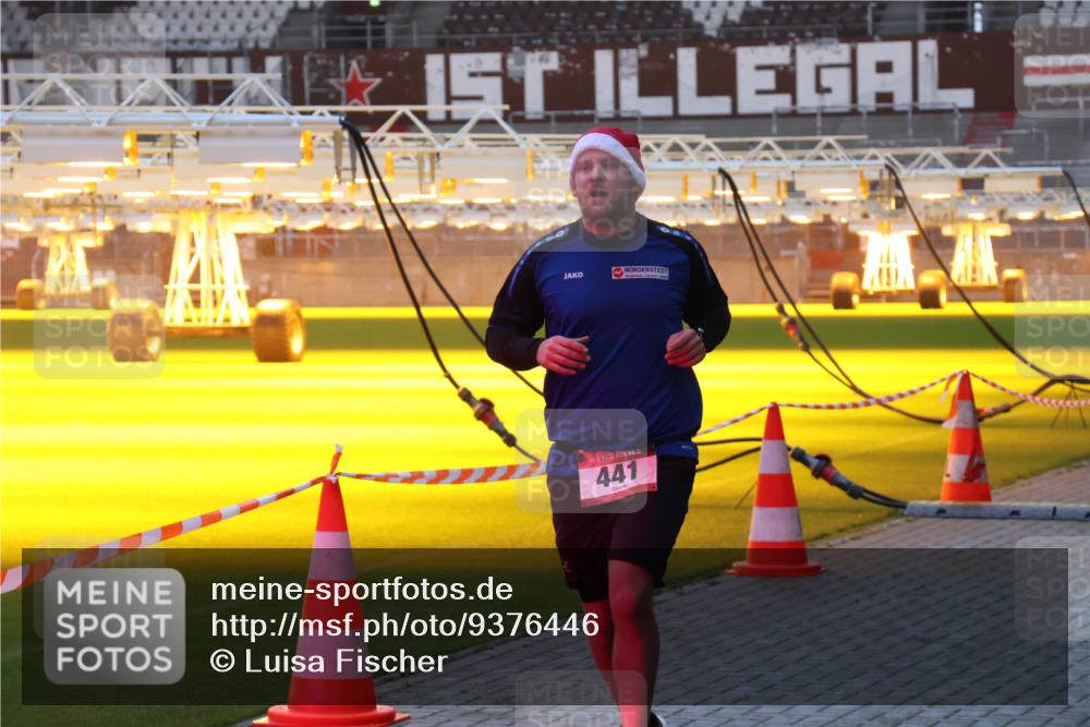 07.12.2025 - St. Pauli X-Mass-Run No. 15 Luisa Fischer http://msf.ph/oto/9376446 07.12.2025 09:58:18 Ziel 441, 441, 632, 1292, 1293, 1377, 1395, 2678, 2984, 3405, 4030 meine-sportfotos.de