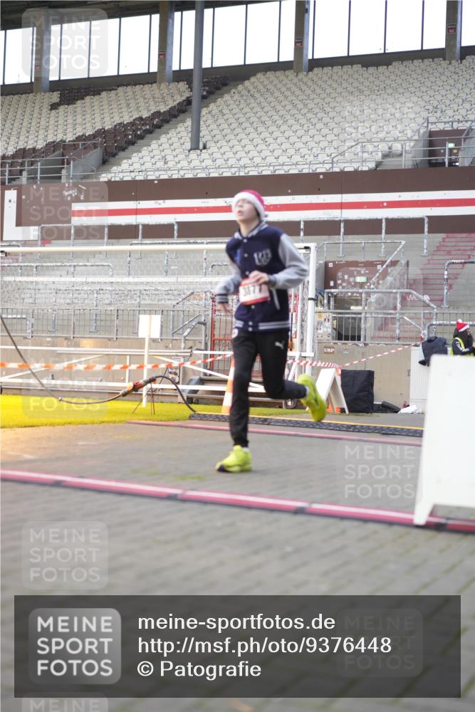 07.12.2025 - St. Pauli X-Mass-Run No. 15 Patografie http://msf.ph/oto/9376448 07.12.2025 10:05:45 Ziel 2, 3, 54, 123, 363, 385, 512, 945, 1215, 1222, 1789, 1791, 3231, 3877, 4194, 4195, 4552, 4555, 4559, 4560 meine-sportfotos.de