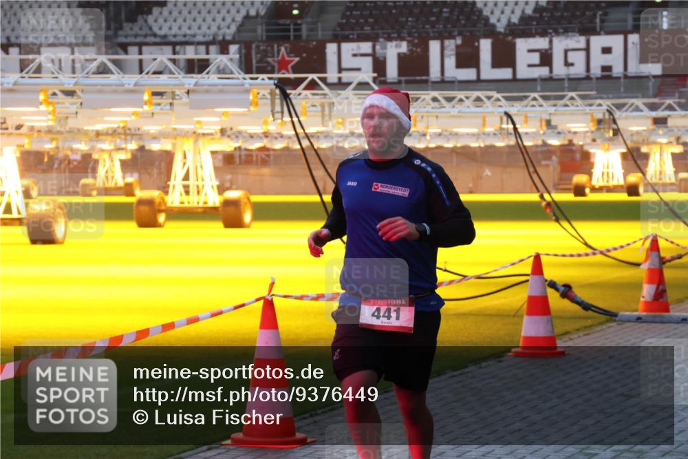 07.12.2025 - St. Pauli X-Mass-Run No. 15 Luisa Fischer http://msf.ph/oto/9376449 07.12.2025 09:58:18 Ziel 15, 441, 441, 632, 1292, 1293, 1377, 1395, 2678, 2984, 3405, 4030 meine-sportfotos.de