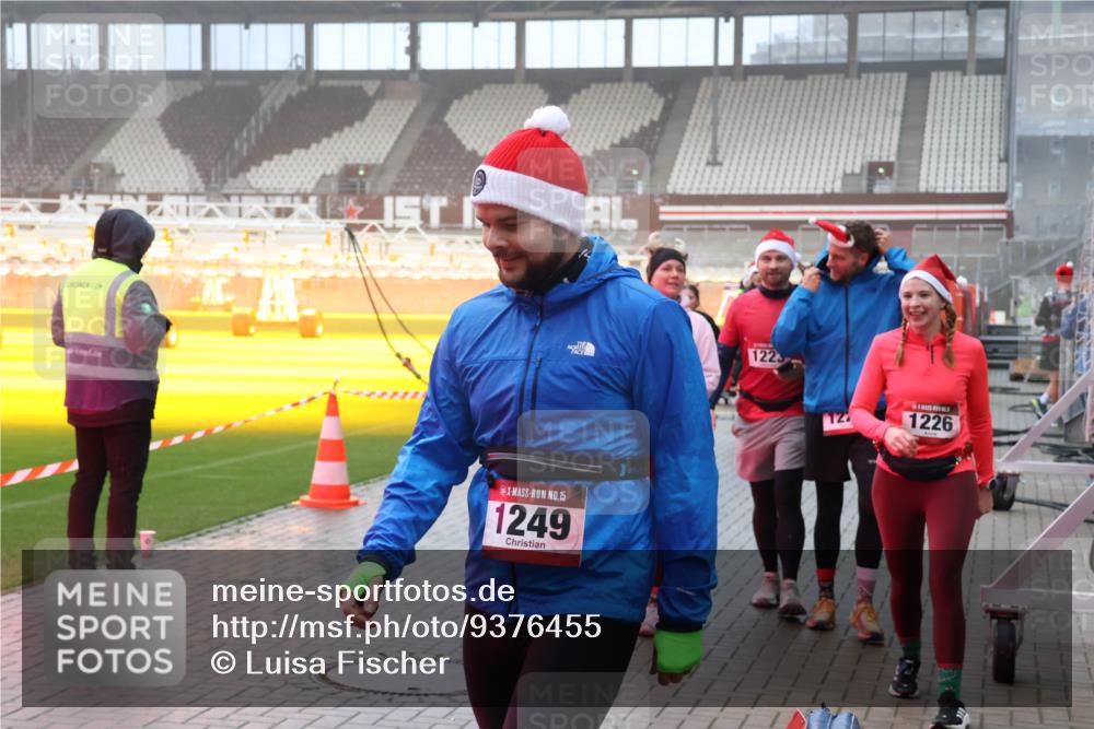 07.12.2025 - St. Pauli X-Mass-Run No. 15 Luisa Fischer http://msf.ph/oto/9376455 07.12.2025 11:08:35 Ziel 15, 1249, 1223, 127, 1226, 100, 152, 155, 166, 271, 273, 286, 293, 389, 396, 397, 446, 629, 635, 653, 758, 772, 774, 784, 1078, 1107, 1123, 1129, 1170, 1184, 1226, 1230, 1249, 1342, 1355, 1378, 1381, 1382, 1383, 1439, 1441, 1460, 1520, 1525, 1559, 1560, 1596, 1706, 1809, 1810, 1812, 4798, 4815 meine-sportfotos.de
