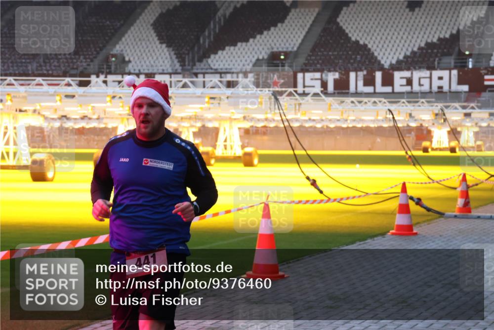 07.12.2025 - St. Pauli X-Mass-Run No. 15 Luisa Fischer http://msf.ph/oto/9376460 07.12.2025 09:58:19 Ziel 441, 441, 632, 1292, 1293, 1377, 1395, 2678, 2984, 3405, 4030 meine-sportfotos.de