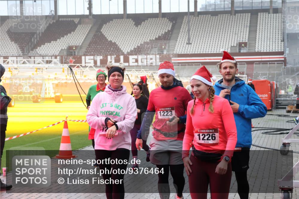 07.12.2025 - St. Pauli X-Mass-Run No. 15 Luisa Fischer http://msf.ph/oto/9376464 07.12.2025 11:08:37 Ziel 15, 1223, 15, 1226, 100, 152, 155, 166, 271, 273, 286, 293, 389, 396, 397, 446, 629, 635, 653, 758, 772, 774, 784, 1078, 1107, 1123, 1129, 1170, 1184, 1226, 1230, 1249, 1342, 1355, 1378, 1381, 1382, 1383, 1424, 1439, 1441, 1460, 1491, 1520, 1525, 1559, 1560, 1596, 1625, 1706, 1809, 1810, 1812, 2259, 4798, 4815 meine-sportfotos.de