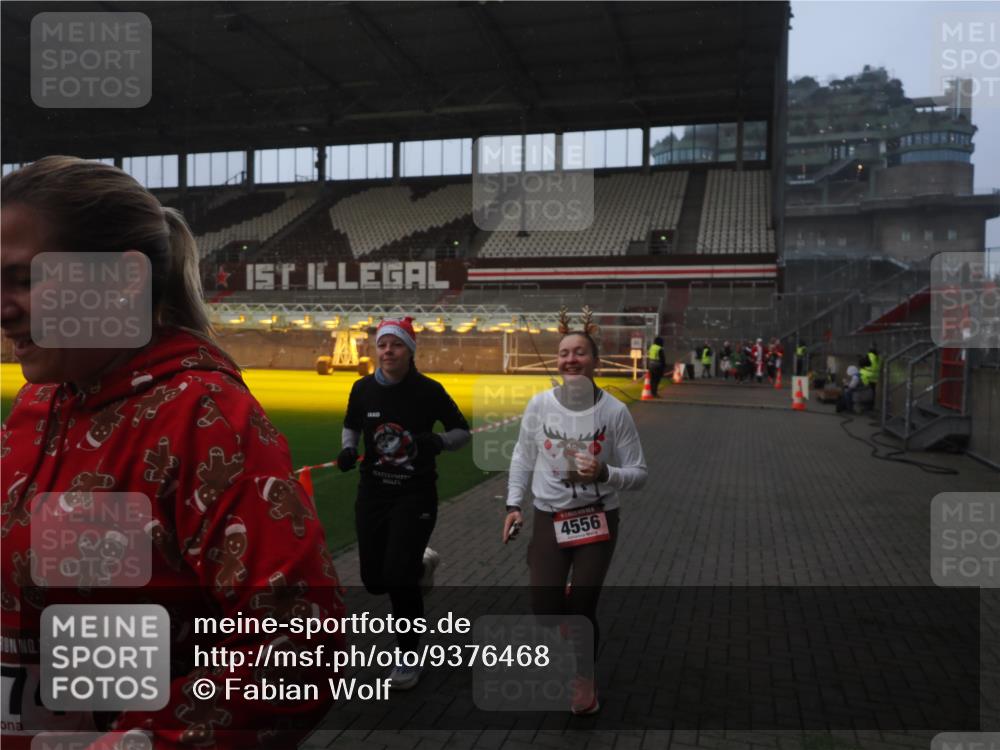 07.12.2025 - St. Pauli X-Mass-Run No. 15 Fabian Wolf http://msf.ph/oto/9376468 07.12.2025 10:05:28 Ziel 114, 543, 668, 950, 1121, 1316, 1374, 1481, 1661, 1761, 3186, 3386, 4036, 4556, 4558 meine-sportfotos.de