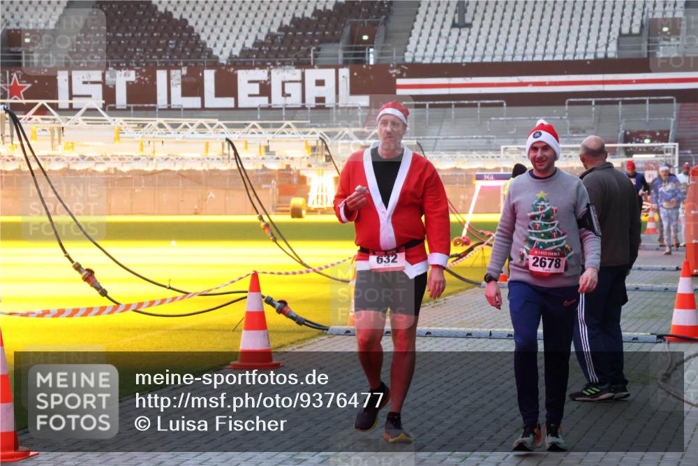 07.12.2025 - St. Pauli X-Mass-Run No. 15 Luisa Fischer http://msf.ph/oto/9376477 07.12.2025 09:58:27 Ziel 632, 5, 2678, 441, 1633, 1774, 2984, 3405, 3515, 4030 meine-sportfotos.de