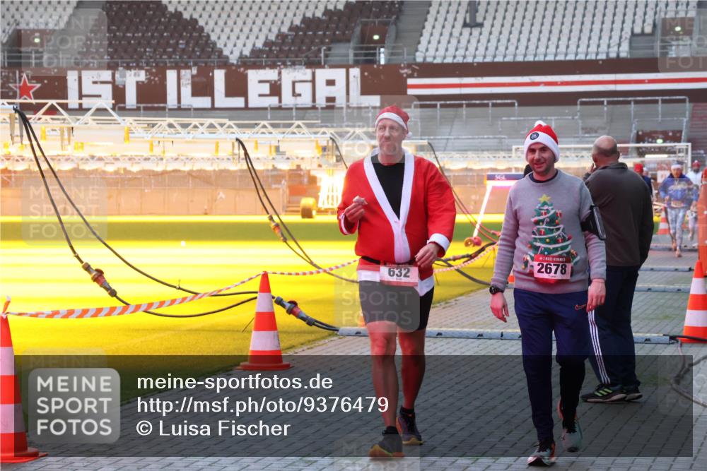 07.12.2025 - St. Pauli X-Mass-Run No. 15 Luisa Fischer http://msf.ph/oto/9376479 07.12.2025 09:58:27 Ziel 632, 2678, 441, 1633, 1774, 2984, 3405, 3515, 4030 meine-sportfotos.de