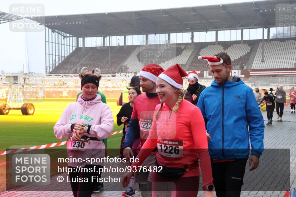 07.12.2025 - St. Pauli X-Mass-Run No. 15 Luisa Fischer http://msf.ph/oto/9376482 07.12.2025 11:08:39 Ziel 5, 1223, 6, 1230, 15, 1226, 1355, 100, 152, 155, 166, 271, 273, 286, 293, 396, 446, 629, 635, 653, 758, 772, 774, 784, 1078, 1107, 1123, 1129, 1170, 1184, 1226, 1230, 1249, 1342, 1355, 1378, 1381, 1382, 1383, 1424, 1439, 1441, 1460, 1491, 1520, 1525, 1559, 1560, 1596, 1625, 1706, 1809, 1810, 1812, 2259, 2893, 4584, 4798, 4815, 4819, 4830 meine-sportfotos.de