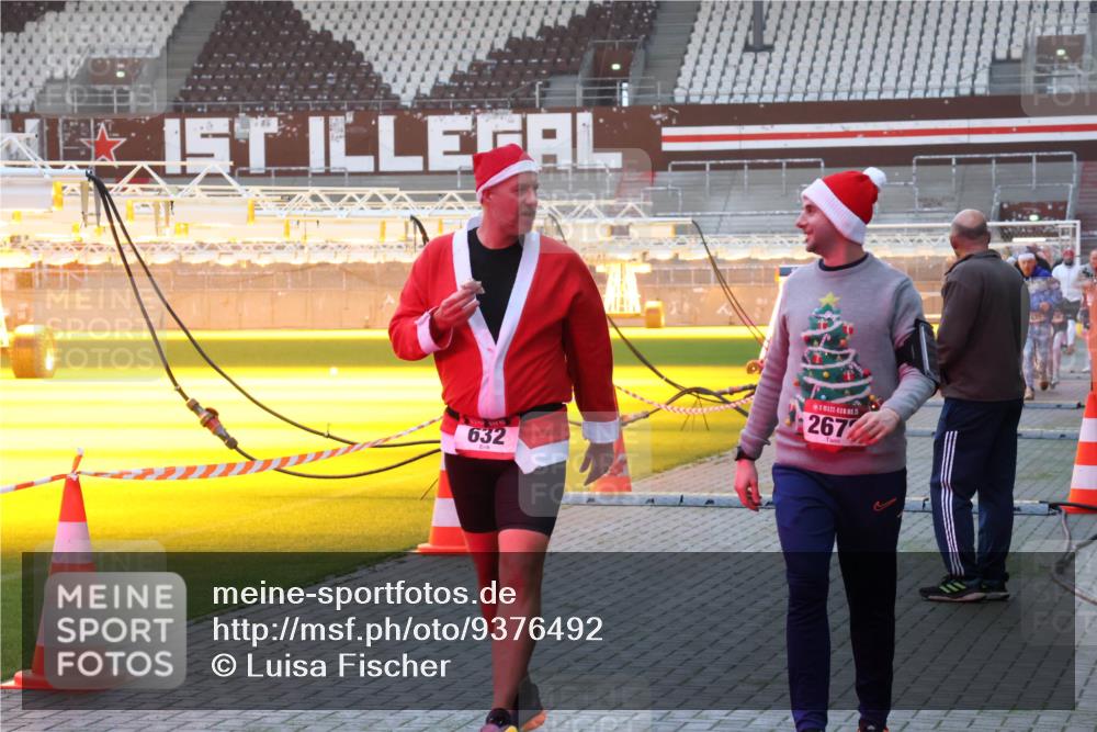 07.12.2025 - St. Pauli X-Mass-Run No. 15 Luisa Fischer http://msf.ph/oto/9376492 07.12.2025 09:58:29 Ziel 632, 267, 441, 1633, 1774, 2205, 2984, 3405, 3515, 4030 meine-sportfotos.de