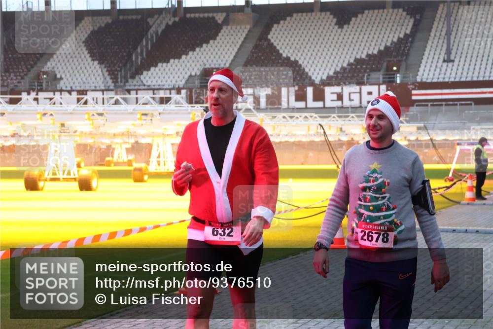 07.12.2025 - St. Pauli X-Mass-Run No. 15 Luisa Fischer http://msf.ph/oto/9376510 07.12.2025 09:58:32 Ziel 632, 15, 2678, 238, 261, 441, 1173, 1633, 1774, 2205, 2984, 3405, 3515, 4030, 4206 meine-sportfotos.de