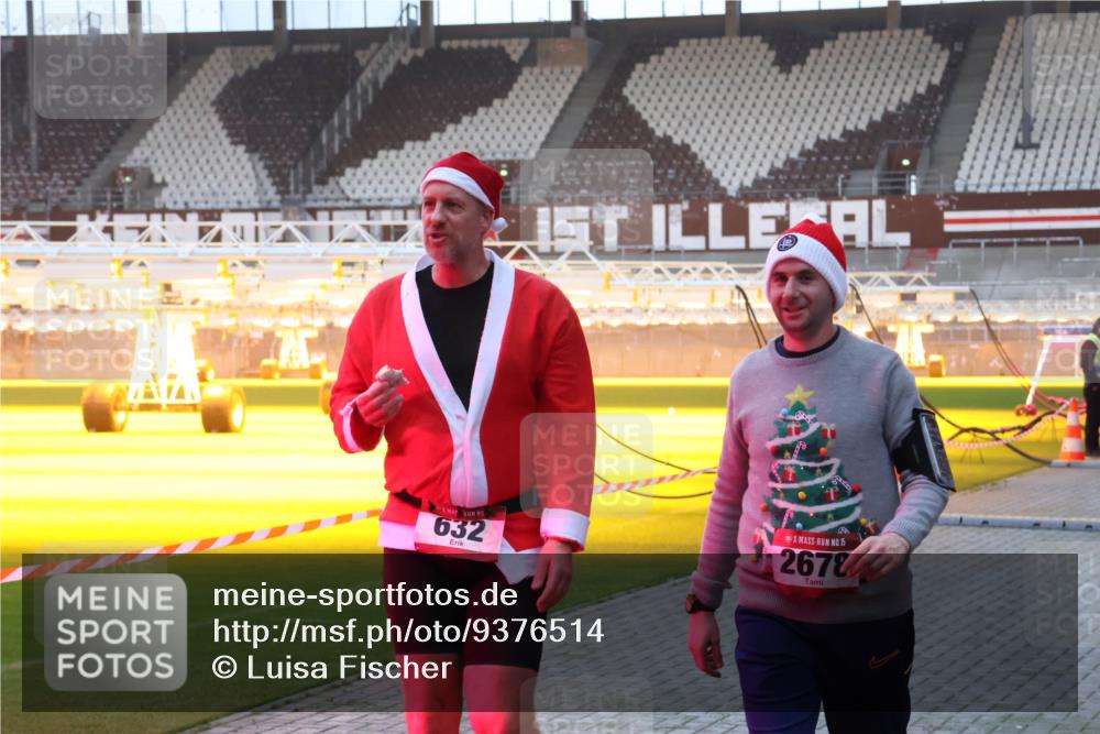 07.12.2025 - St. Pauli X-Mass-Run No. 15 Luisa Fischer http://msf.ph/oto/9376514 07.12.2025 09:58:32 Ziel 632, 15, 2678, 238, 261, 441, 1173, 1633, 1774, 2205, 2984, 3405, 3515, 4030, 4206 meine-sportfotos.de