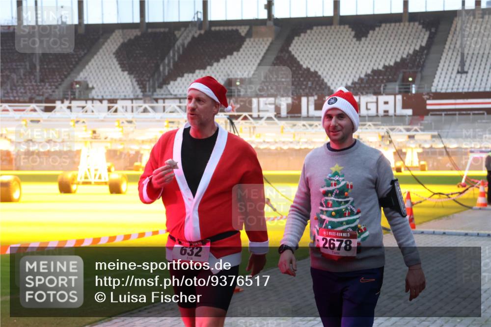 07.12.2025 - St. Pauli X-Mass-Run No. 15 Luisa Fischer http://msf.ph/oto/9376517 07.12.2025 09:58:33 Ziel 632, 15, 2678, 238, 261, 441, 1173, 1633, 1774, 2205, 2984, 3405, 3515, 4030, 4206 meine-sportfotos.de