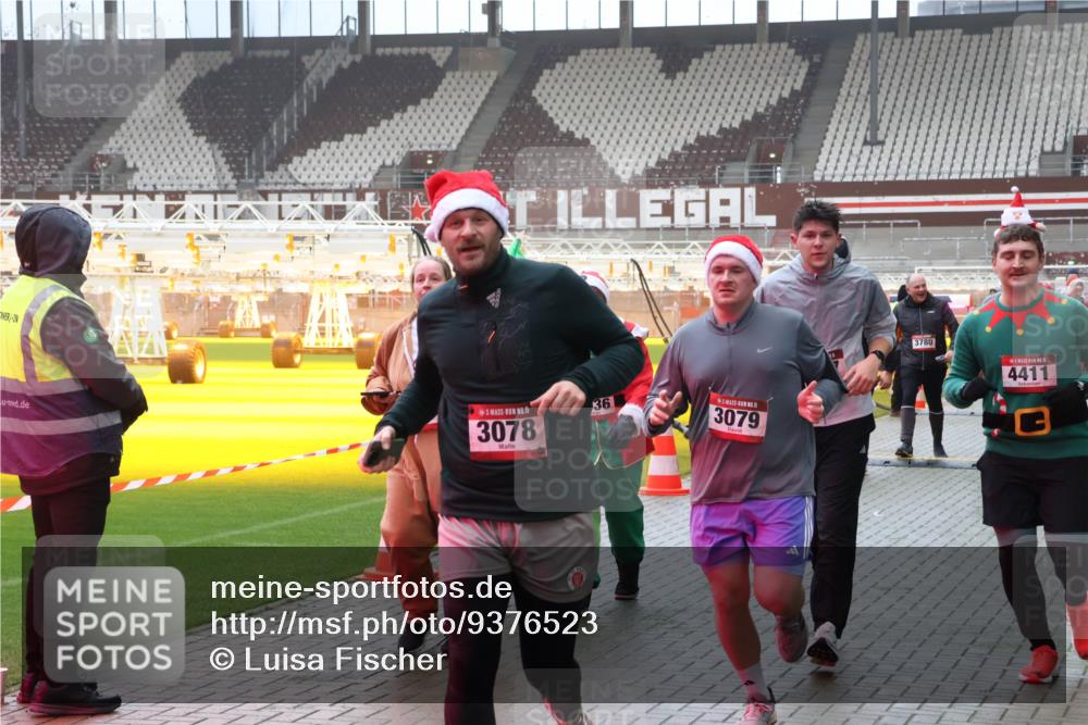 07.12.2025 - St. Pauli X-Mass-Run No. 15 Luisa Fischer http://msf.ph/oto/9376523 07.12.2025 10:23:30 Ziel 5, 3078, 36, 5, 3079, 3780, 5, 4411, 794, 1996, 2123, 2304, 2508, 2511, 2638, 3052, 3078, 3079, 3780, 4005, 4141, 4287, 4407, 4411, 4419, 4458, 4509, 4539 meine-sportfotos.de