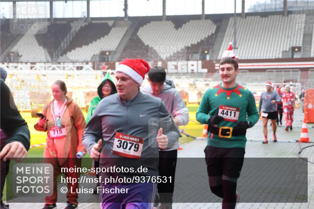 07.12.2025 - St. Pauli X-Mass-Run No. 15 Luisa Fischer http://msf.ph/oto/9376531 07.12.2025 10:23:31 Ziel 715, 5, 3079, 4411, 794, 1996, 2123, 2304, 2508, 2511, 2638, 3052, 3078, 3079, 3780, 4005, 4141, 4287, 4407, 4411, 4419, 4458, 4509, 4539 meine-sportfotos.de