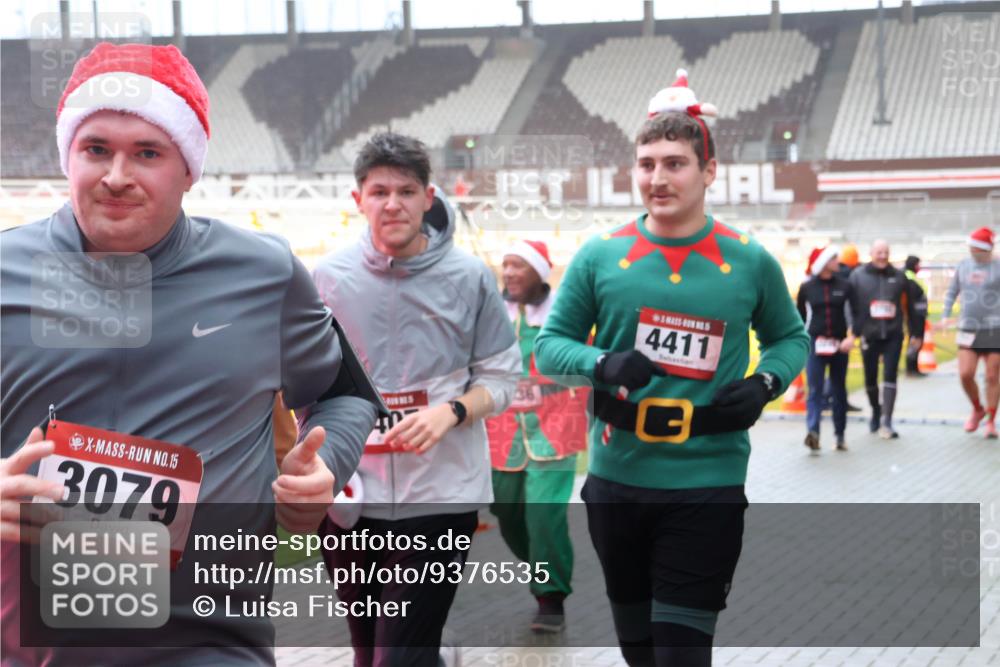07.12.2025 - St. Pauli X-Mass-Run No. 15 Luisa Fischer http://msf.ph/oto/9376535 07.12.2025 10:23:31 Ziel 15, 3079, 36, 4411, 794, 1996, 2123, 2304, 2508, 2511, 2638, 3052, 3078, 3079, 3780, 4005, 4141, 4287, 4407, 4411, 4419, 4458, 4509, 4539 meine-sportfotos.de