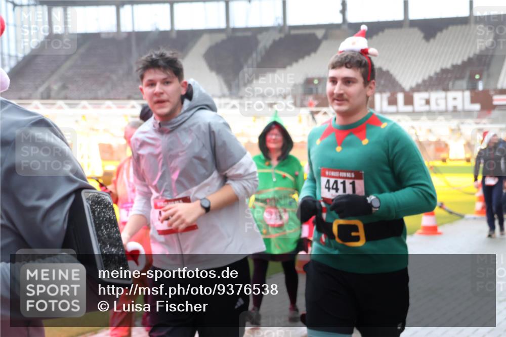 07.12.2025 - St. Pauli X-Mass-Run No. 15 Luisa Fischer http://msf.ph/oto/9376538 07.12.2025 10:23:32 Ziel 4411, 794, 1996, 2123, 2304, 2508, 2511, 2638, 3052, 3078, 3079, 3780, 4005, 4141, 4287, 4407, 4411, 4419, 4458, 4509, 4539 meine-sportfotos.de