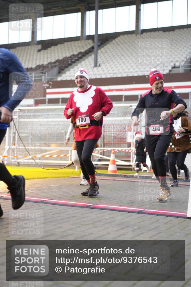 07.12.2025 - St. Pauli X-Mass-Run No. 15 Patografie http://msf.ph/oto/9376543 07.12.2025 10:05:57 Ziel 148, 180, 424, 468, 676, 805, 834, 1788, 1791, 2756, 2757, 2894, 2968, 3093, 3172, 3196, 3812, 3814, 3857, 3859, 3877, 4194, 4235, 4236, 4237, 4246, 4251 meine-sportfotos.de