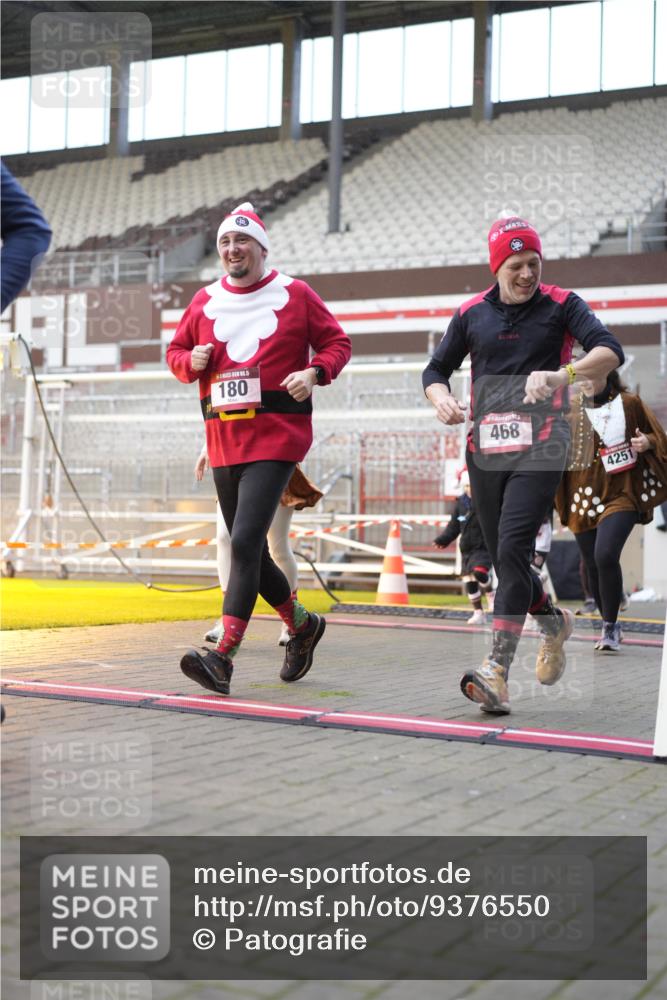 07.12.2025 - St. Pauli X-Mass-Run No. 15 Patografie http://msf.ph/oto/9376550 07.12.2025 10:05:57 Ziel 148, 180, 424, 468, 676, 805, 834, 1788, 1791, 2756, 2757, 2894, 2968, 3093, 3172, 3196, 3812, 3814, 3857, 3859, 3877, 4194, 4235, 4236, 4237, 4246, 4251 meine-sportfotos.de