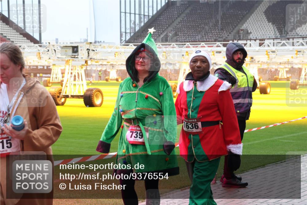 07.12.2025 - St. Pauli X-Mass-Run No. 15 Luisa Fischer http://msf.ph/oto/9376554 07.12.2025 10:23:35 Ziel 15, 739, 15, 1636, 794, 1996, 2123, 2304, 2508, 2511, 2638, 3052, 3078, 3079, 3780, 4005, 4141, 4287, 4407, 4411, 4419, 4458, 4509, 4539 meine-sportfotos.de