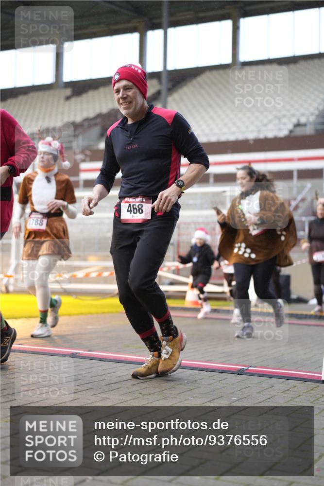 07.12.2025 - St. Pauli X-Mass-Run No. 15 Patografie http://msf.ph/oto/9376556 07.12.2025 10:05:58 Ziel 148, 180, 424, 468, 676, 805, 834, 1788, 2756, 2757, 2894, 2968, 3093, 3172, 3196, 3812, 3814, 3857, 3859, 3877, 4194, 4235, 4236, 4237, 4246, 4251 meine-sportfotos.de