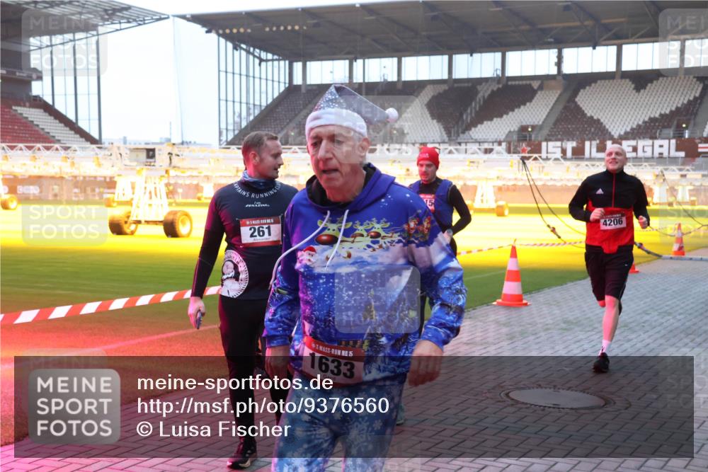 07.12.2025 - St. Pauli X-Mass-Run No. 15 Luisa Fischer http://msf.ph/oto/9376560 07.12.2025 09:58:41 Ziel 261, 15, 1633, 15, 4206, 238, 261, 441, 483, 1173, 1603, 1633, 1774, 2205, 3405, 3515, 4031, 4206 meine-sportfotos.de