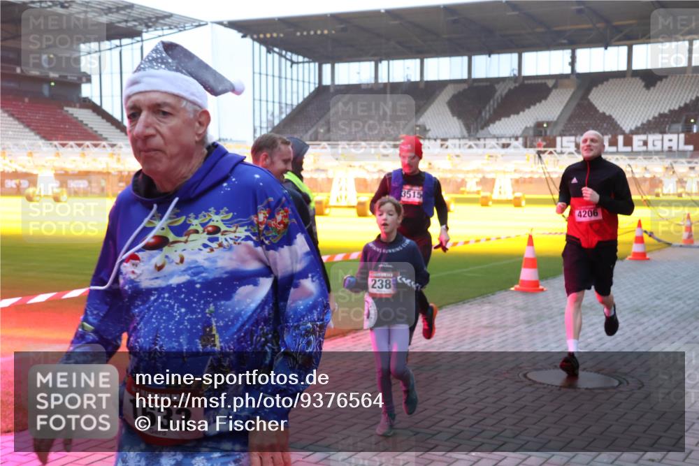 07.12.2025 - St. Pauli X-Mass-Run No. 15 Luisa Fischer http://msf.ph/oto/9376564 07.12.2025 09:58:41 Ziel 15, 1633, 3515, 4206, 238, 261, 441, 483, 1173, 1603, 1633, 1774, 2205, 3405, 3515, 4031, 4206 meine-sportfotos.de