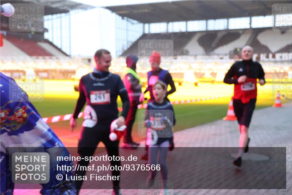07.12.2025 - St. Pauli X-Mass-Run No. 15 Luisa Fischer http://msf.ph/oto/9376566 07.12.2025 09:58:42 Ziel 261, 238, 261, 441, 483, 532, 1173, 1603, 1633, 1774, 2205, 3405, 3515, 4031, 4206 meine-sportfotos.de