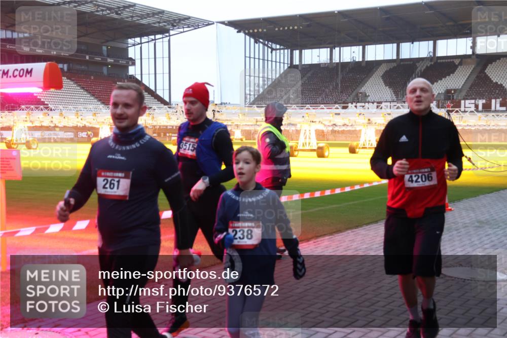 07.12.2025 - St. Pauli X-Mass-Run No. 15 Luisa Fischer http://msf.ph/oto/9376572 07.12.2025 09:58:42 Ziel 3515, 261, 238, 4206, 238, 261, 441, 483, 532, 1173, 1603, 1633, 1774, 2205, 3405, 3515, 4031, 4206 meine-sportfotos.de