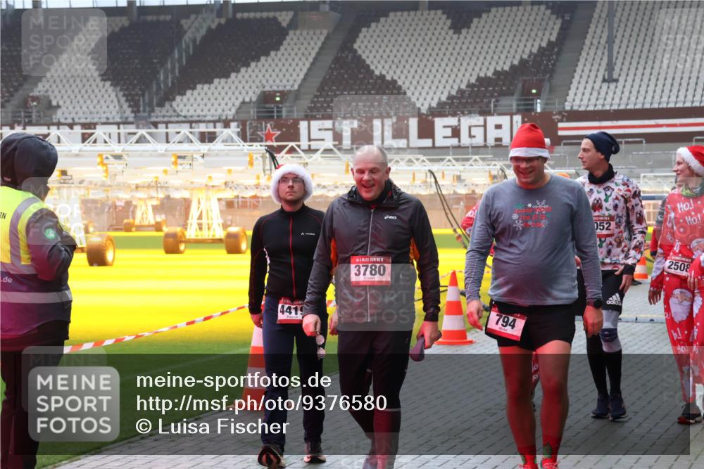 07.12.2025 - St. Pauli X-Mass-Run No. 15 Luisa Fischer http://msf.ph/oto/9376580 07.12.2025 10:23:39 Ziel 1, 4419, 15, 3780, 794, 052, 2508, 638, 794, 1996, 2123, 2304, 2508, 2511, 2638, 3052, 3078, 3079, 3780, 4005, 4141, 4145, 4287, 4407, 4411, 4458, 4509, 4539, 4549 meine-sportfotos.de