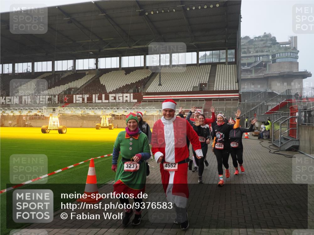 07.12.2025 - St. Pauli X-Mass-Run No. 15 Fabian Wolf http://msf.ph/oto/9376583 07.12.2025 10:05:41 Ziel 2, 3, 54, 123, 363, 385, 512, 945, 1215, 1222, 1789, 3231, 4195, 4552, 4555, 4559, 4560 meine-sportfotos.de