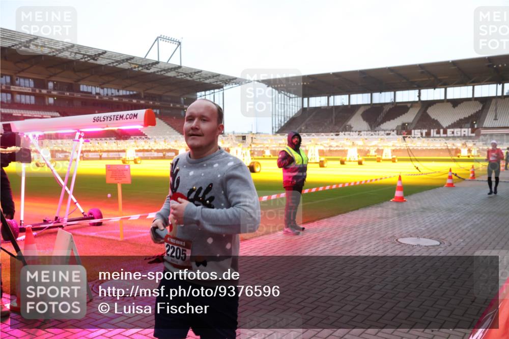 07.12.2025 - St. Pauli X-Mass-Run No. 15 Luisa Fischer http://msf.ph/oto/9376596 07.12.2025 09:58:46 Ziel 2205, 238, 261, 441, 483, 532, 1003, 1115, 1173, 1528, 1603, 1633, 1774, 1782, 1785, 2205, 3308, 3405, 3515, 4031, 4206 meine-sportfotos.de