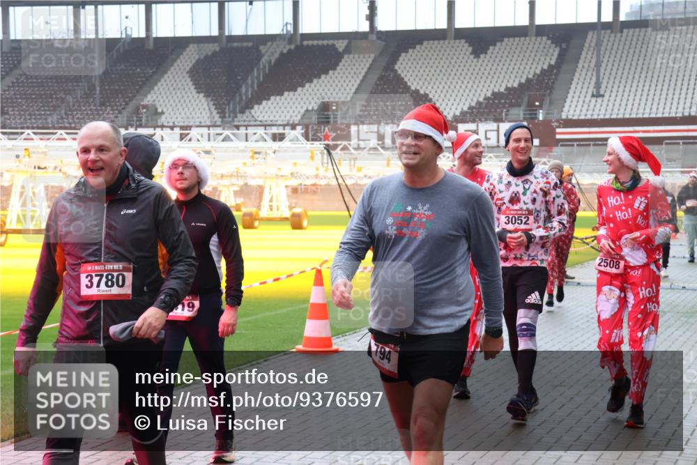 07.12.2025 - St. Pauli X-Mass-Run No. 15 Luisa Fischer http://msf.ph/oto/9376597 07.12.2025 10:23:42 Ziel 15, 3780, 19, 794, 3052, 2508, 638, 794, 1996, 2123, 2304, 2508, 2511, 2638, 3052, 3078, 3079, 3539, 3644, 3649, 3780, 4005, 4141, 4145, 4287, 4458, 4549 meine-sportfotos.de