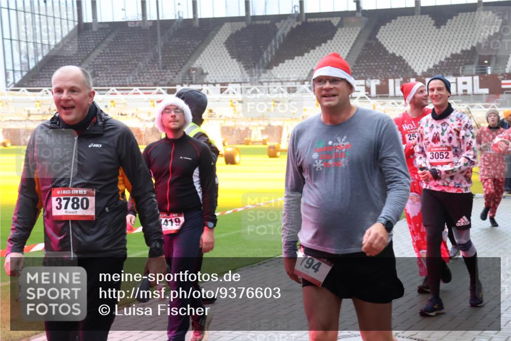 07.12.2025 - St. Pauli X-Mass-Run No. 15 Luisa Fischer http://msf.ph/oto/9376603 07.12.2025 10:23:42 Ziel 15, 3780, 419, 794, 25, 3052, 638, 794, 1996, 2123, 2304, 2508, 2511, 2638, 3052, 3078, 3079, 3539, 3644, 3649, 3780, 4005, 4141, 4145, 4287, 4458, 4549 meine-sportfotos.de