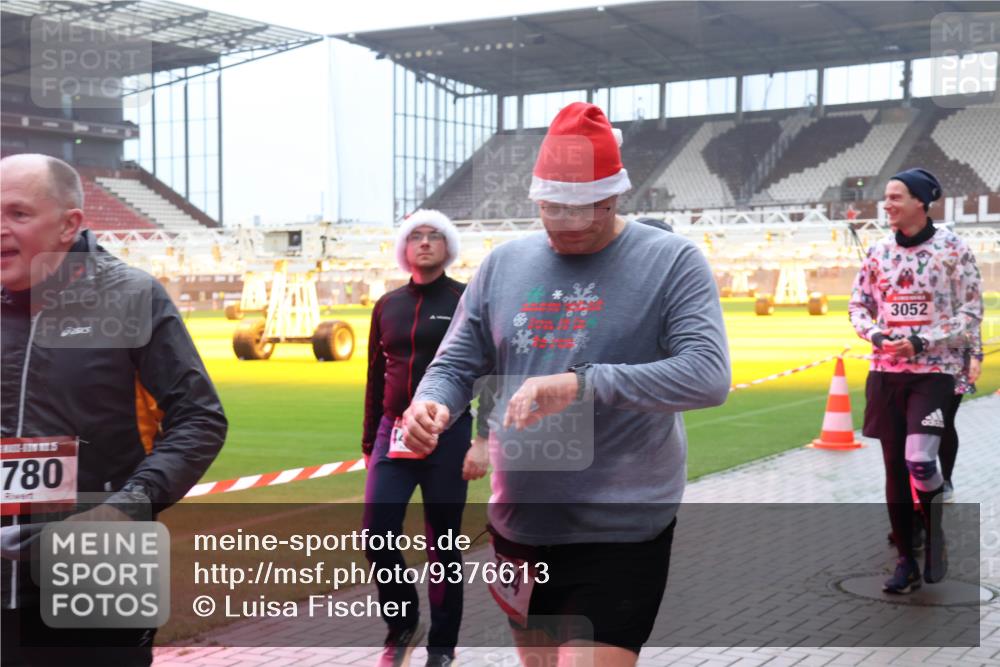 07.12.2025 - St. Pauli X-Mass-Run No. 15 Luisa Fischer http://msf.ph/oto/9376613 07.12.2025 10:23:44 Ziel 780, 794, 3052, 638, 1996, 2123, 2304, 2508, 2511, 2638, 3052, 3078, 3079, 3539, 3644, 3649, 3780, 3887, 3890, 4005, 4141, 4145, 4287, 4458, 4549 meine-sportfotos.de