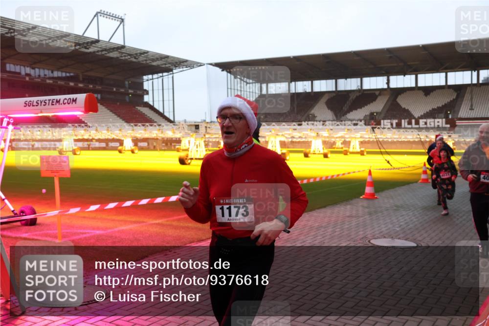 07.12.2025 - St. Pauli X-Mass-Run No. 15 Luisa Fischer http://msf.ph/oto/9376618 07.12.2025 09:58:51 Ziel 15, 1173, 4031, 40, 238, 261, 483, 532, 1003, 1115, 1173, 1528, 1542, 1603, 1633, 1774, 1782, 1785, 2205, 2392, 3308, 3405, 3515, 4031, 4206 meine-sportfotos.de