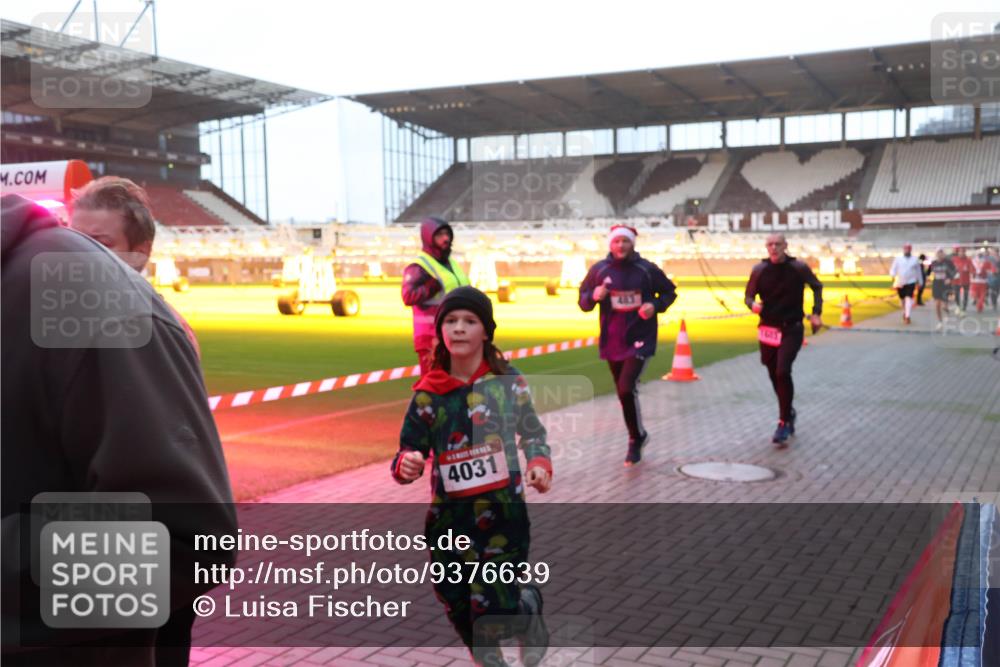 07.12.2025 - St. Pauli X-Mass-Run No. 15 Luisa Fischer http://msf.ph/oto/9376639 07.12.2025 09:58:54 Ziel 4031, 1601, 238, 261, 483, 532, 1003, 1115, 1173, 1528, 1542, 1603, 1633, 1774, 1782, 1785, 2205, 2392, 3308, 3405, 3515, 4031, 4206 meine-sportfotos.de