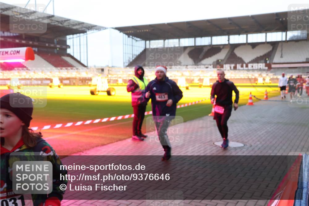 07.12.2025 - St. Pauli X-Mass-Run No. 15 Luisa Fischer http://msf.ph/oto/9376646 07.12.2025 09:58:54 Ziel 15, 031, 483, 1801, 238, 261, 483, 532, 1003, 1115, 1173, 1528, 1542, 1603, 1633, 1774, 1782, 1785, 2205, 2392, 3308, 3405, 3515, 4031, 4206 meine-sportfotos.de