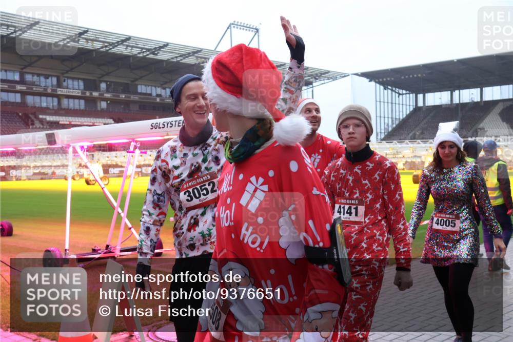 07.12.2025 - St. Pauli X-Mass-Run No. 15 Luisa Fischer http://msf.ph/oto/9376651 07.12.2025 10:23:49 Ziel 15, 3052, 15, 4141, 4005, 638, 1996, 2123, 2304, 2508, 2511, 2638, 3052, 3078, 3079, 3539, 3644, 3649, 3887, 3890, 4005, 4141, 4145, 4458, 4549 meine-sportfotos.de