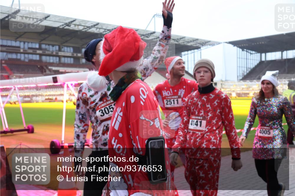 07.12.2025 - St. Pauli X-Mass-Run No. 15 Luisa Fischer http://msf.ph/oto/9376653 07.12.2025 10:23:49 Ziel 305, 2511, 4141, 40, 4005, 638, 1996, 2123, 2304, 2508, 2511, 2638, 3052, 3078, 3079, 3539, 3644, 3649, 3887, 3890, 4005, 4141, 4145, 4458, 4549 meine-sportfotos.de