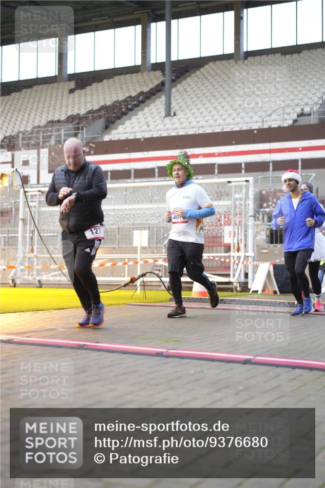 07.12.2025 - St. Pauli X-Mass-Run No. 15 Patografie http://msf.ph/oto/9376680 07.12.2025 10:06:05 Ziel 127, 148, 180, 424, 468, 676, 805, 834, 893, 967, 969, 1119, 1788, 1937, 2756, 2757, 2894, 2968, 3093, 3172, 3196, 3812, 3814, 3857, 3859, 4235, 4236, 4237, 4246, 4251, 4657, 4665, 4670, 4676, 4677, 4736, 4739 meine-sportfotos.de