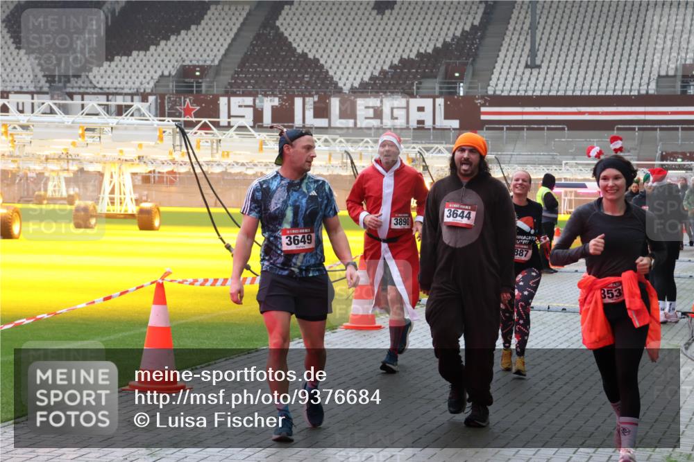 07.12.2025 - St. Pauli X-Mass-Run No. 15 Luisa Fischer http://msf.ph/oto/9376684 07.12.2025 10:23:59 Ziel 3649, 3890, 3644, 887, 353, 638, 1104, 2508, 2511, 2603, 2634, 3052, 3078, 3079, 3539, 3644, 3649, 3887, 3890, 4005, 4043, 4139, 4141, 4144, 4145, 4377, 4378, 4458, 4549 meine-sportfotos.de