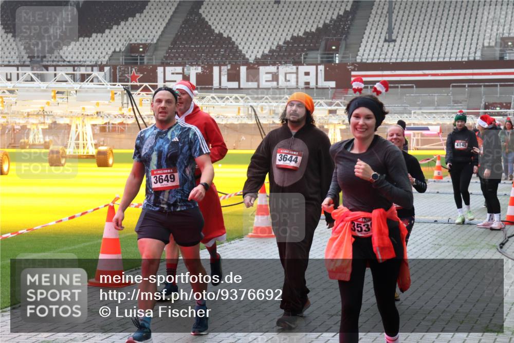 07.12.2025 - St. Pauli X-Mass-Run No. 15 Luisa Fischer http://msf.ph/oto/9376692 07.12.2025 10:24:00 Ziel 15, 3649, 3644, 353, 4145, 638, 1104, 2508, 2511, 2603, 2634, 3052, 3078, 3079, 3539, 3644, 3649, 3887, 3890, 4005, 4043, 4139, 4141, 4144, 4145, 4377, 4378, 4458, 4549 meine-sportfotos.de